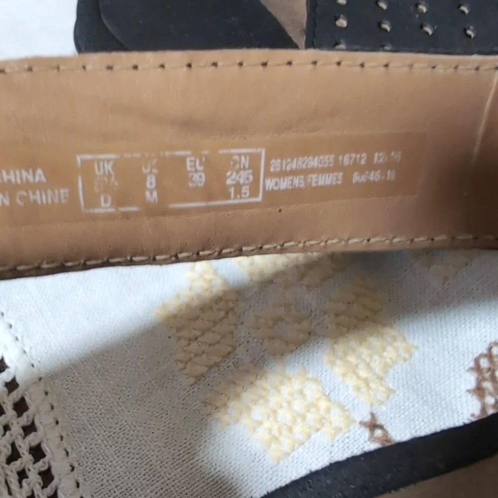 Sz 8 Clark's Black Wedge Sandals - Picture 7 of 8